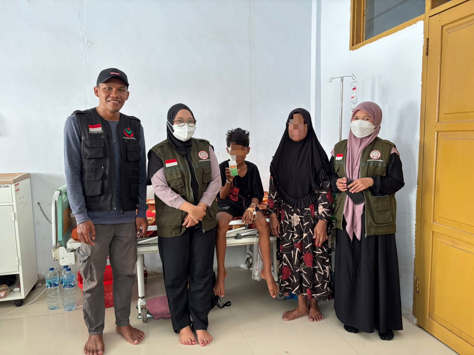 Kunjungan kepada pasien inisial AR (14 tahun) dari Dusun Tutuoto, Desa Duhiadaa, Kab. Pohuwato, yang tengah berjuang melawan tumor wajah.  Melalui program bantuan Arzed gratis, YKKI mendukung ikhtiar pengobatan sebagai terapi pendamping medis.