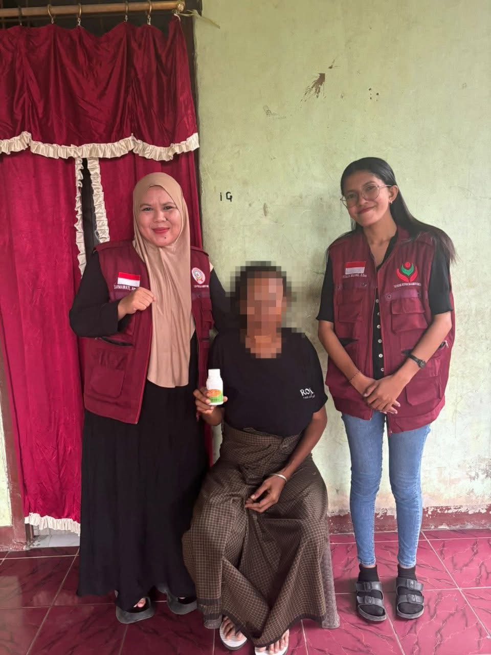 Perjuangan tidak mengenal usia. Di usia 55 tahun, Ibu MM dari Lembata, NTT, tetap tegar menjalani proses pengobatan.  Hari ini kami berkunjung dan menyerahkan bantuan Arzed gratis sebagai bagian dari dukungan untuk ikhtiar beliau. 