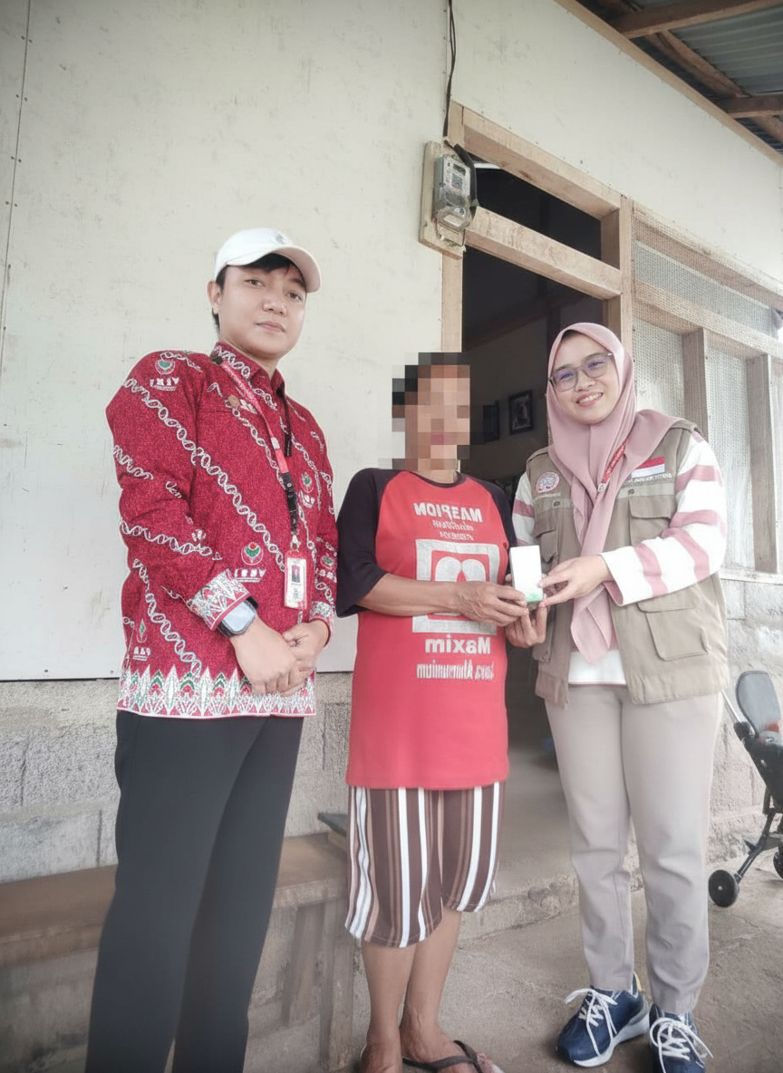 Di usia 52 tahun, Pasien inisial SR dari Minahasa harus menjalani ujian kesehatan yang tidak ringan: tumor/pembengkakan di bagian perut.  Hari ini kami berkunjung dan menyerahkan bantuan Arzed gratis sebagai bentuk dukungan atas ikhtiar beliau.