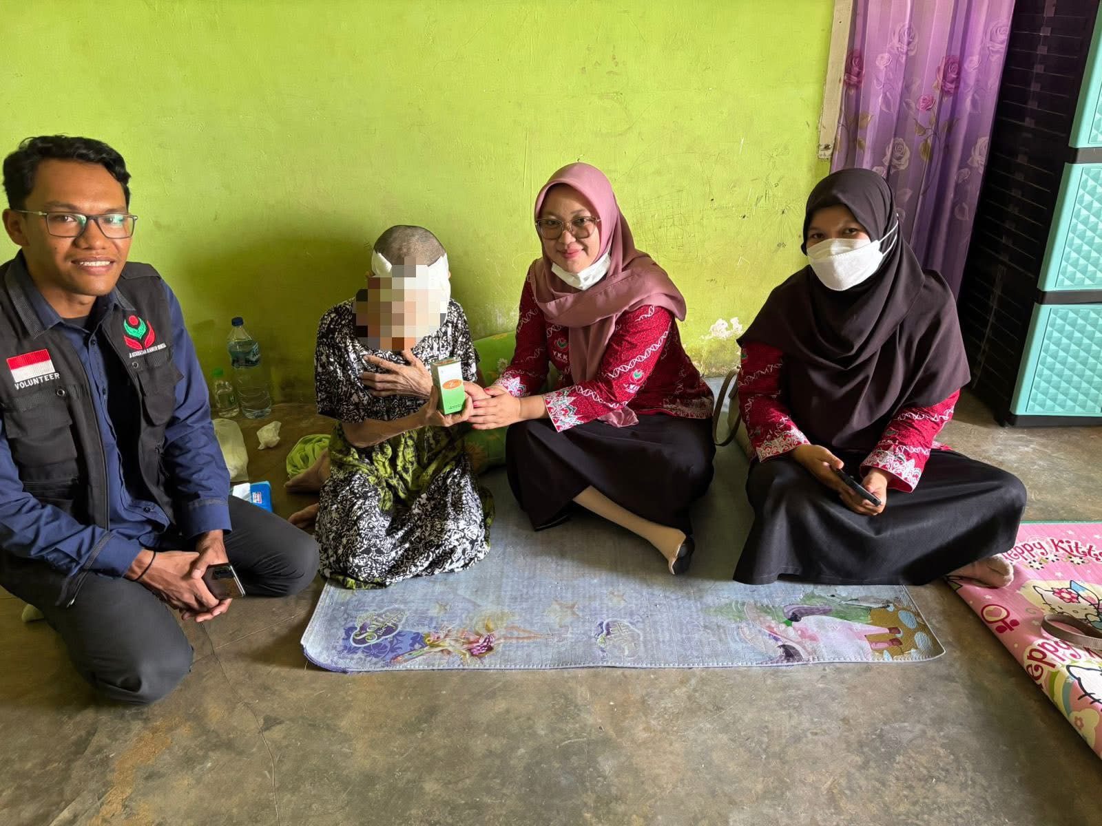 Pasien inisial TY (63 tahun), perempuan dari Pohuwato, Gorontalo. berjuang melawan kanker pada wajah. Melalui program bantuan Arzed gratis, kami hadir memberi dukungan sebagai terapi pendamping medis. Semoga beliau dikuatkan dan segera diberi kesembuhan.