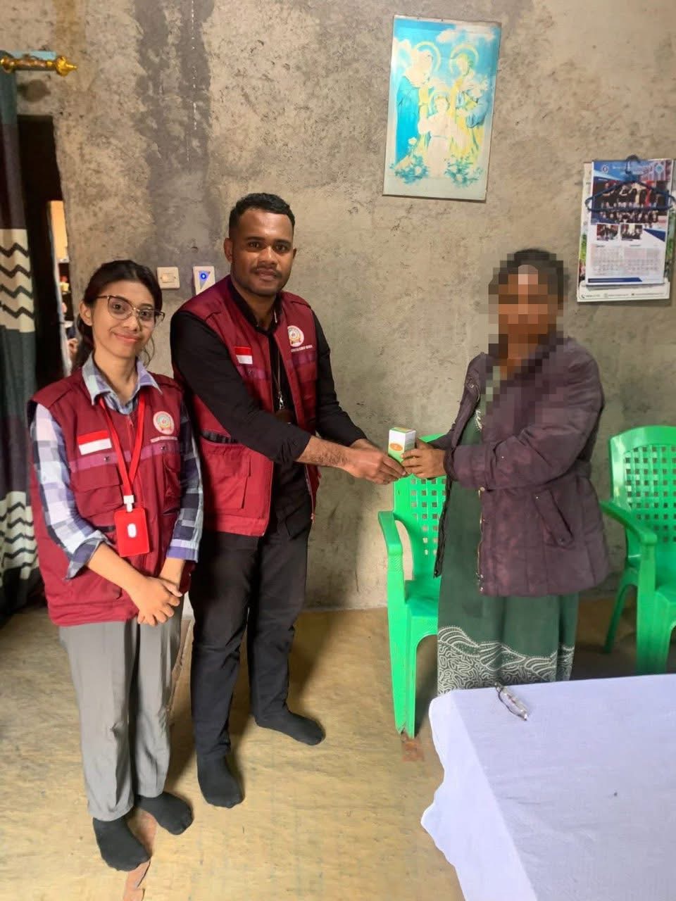 Kunjungan kepada Ibu KD (51 tahun), asal Kab. Ngada, NTT, yang sedang berjuang melawan mioma rahim.  Melalui program bantuan Arzed gratis, YKKI mendukung ikhtiar beliau sebagai terapi pendamping medis selama menjalani proses pengobatan.